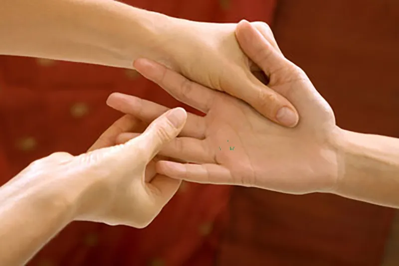 Tuina Massage an Hand